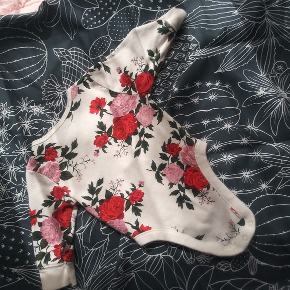 Floral Old Navy Bodysuit. 0-3 MO. GUC. - Picture 4 of 5